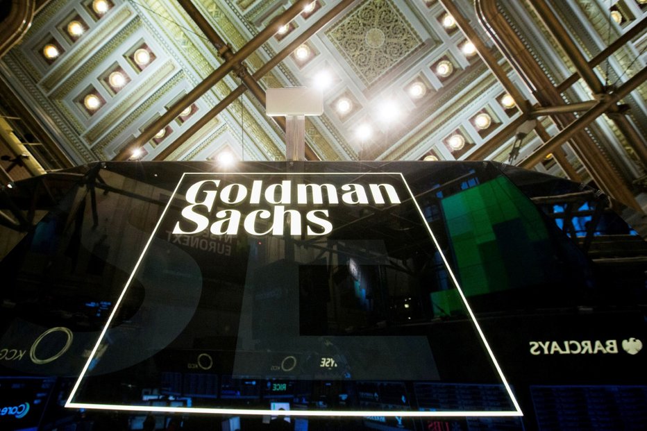 Banka Goldman Sachs v neděli snížila svůj odhad pro letošní růst HDP Spojených států z 2,6 na 2,4 procenta.