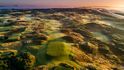 Golfové hřiště nabízí dvě 18jamková hřišťě. (Royal Country Down). Golfové hřiště nabízí dvě 18jamková hřišťě. (Royal Country Down).