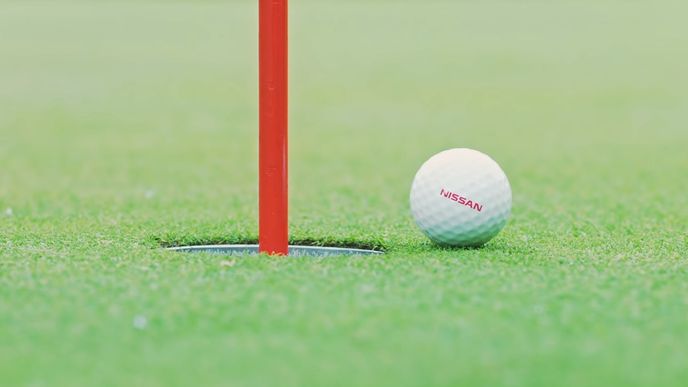 Nissan a jeho samořiditelný golfový míček