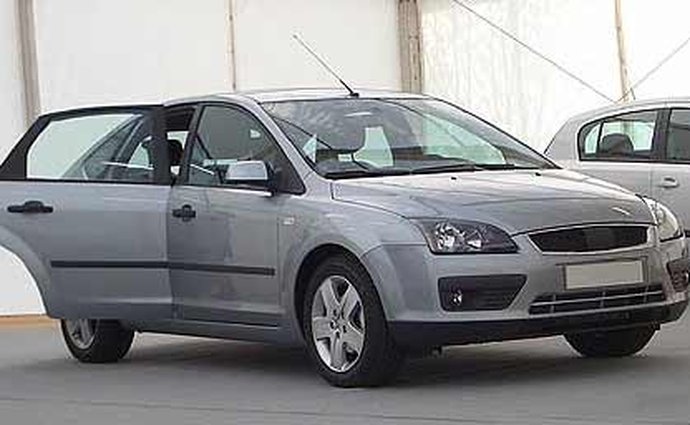 Ford Focus II vyfocen při testování reakcí zákazníků