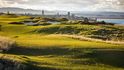 Golfové hřiště se obvykle skládá z 18 jamek a typická délka hřiště je kolem 6 km. (Old Course v St Andrews Old). Golfové hřiště se obvykle skládá z 18 jamek a typická délka hřiště je kolem 6 km. (Old Course v St Andrews Old).