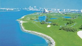 Pánové si zaletěli do Dubaje na golf, Suchánek nechce podat důkaz, jestli si cestu platil ze svého