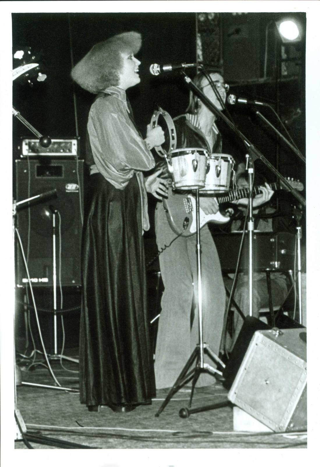 1978 V tomto roce se zúčastnili Bratislavské lyry s písní Děvčata.