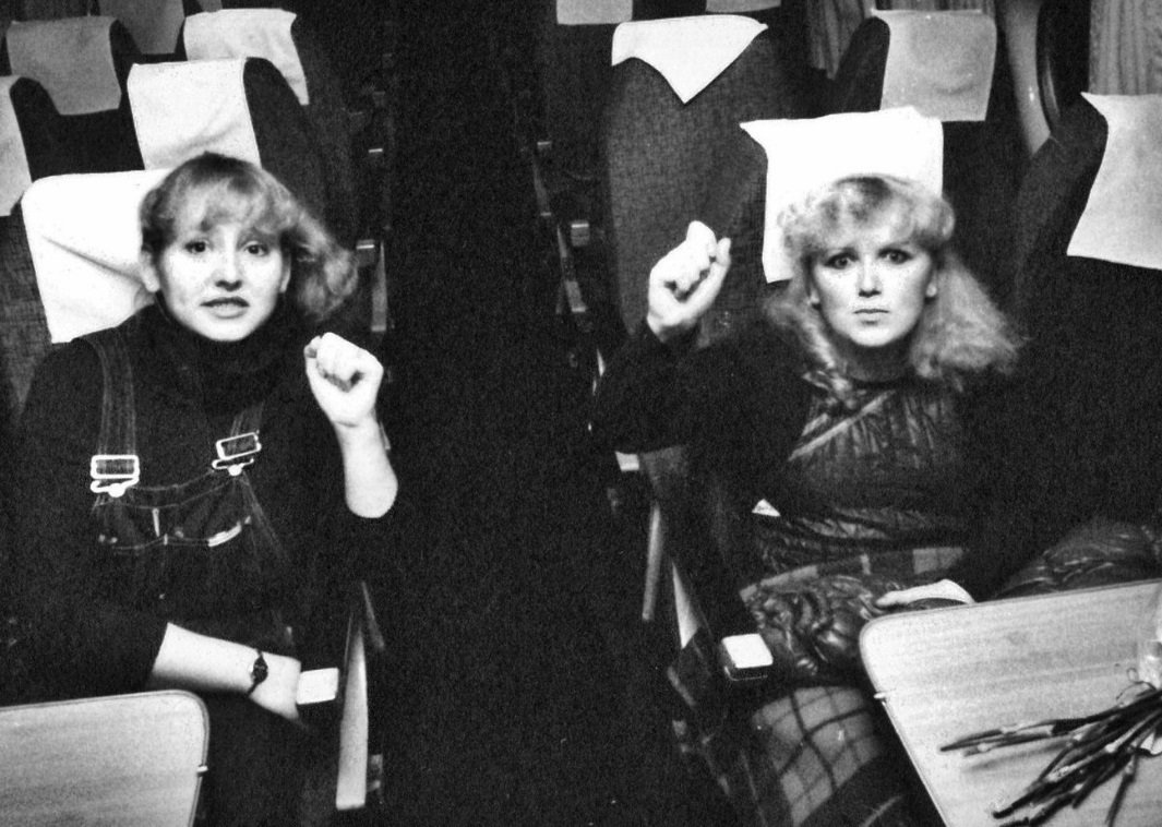 1983: S Evou na palubě letadla při návratu z operace.