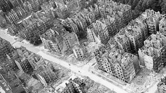 Před 80 lety rozpoutalo RAF v Hamburku ohnivé peklo. Při operaci Gomora srovnali město se zemí