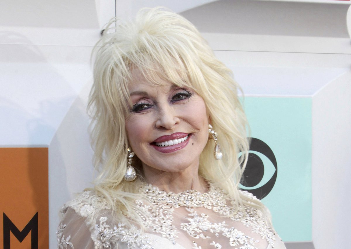 Gondík bude příště Dolly Parton