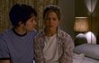 Jake Gyllenhaal a Jennifer Aniston ve filmu Hodná holka. Jake Gyllenhaal a Jennifer Aniston ve filmu Hodná holka.