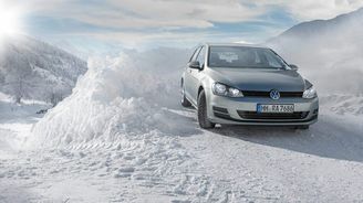 Ledovka na českých silnicích: jak ji poznat, jak na ní řídit a proč je „černý led“ největší past Ledovka na českých silnicích: jak ji poznat, jak na ní řídit a proč je „černý led“ největší past