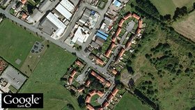 Aplikace Google Earth zachytila ve Velké Británii řadu domů, která vypadá velmi nemravně.