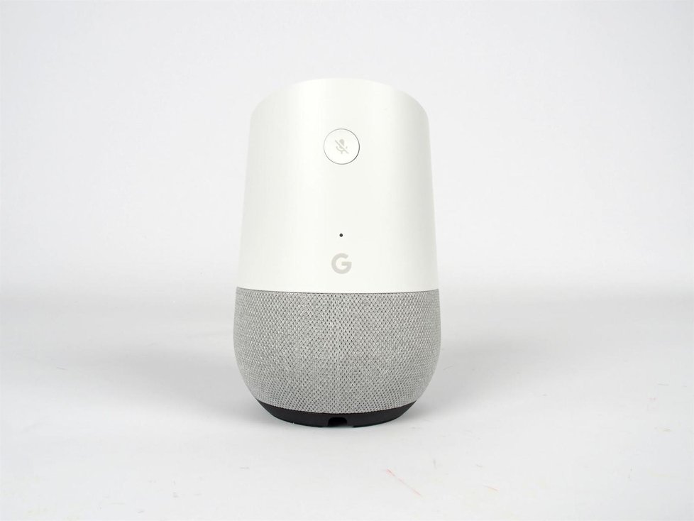Chytré reproduktory Google Home mají celou řadu využití. Kromě možnosti komunikace s hlasovým asistentem je například možné používat je jako běžné bezdrátové reproduktory s Bluetooth konektivitou. 