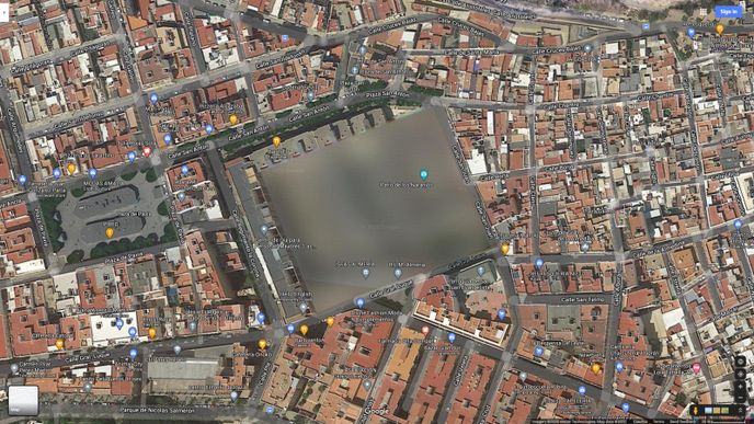 Patio de los Naranjos ve španělské Almerii je městská část, v níž sídlí soudy a další úřady. Jak ale vypadá, to Google Maps neukáží.