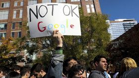 Google se snaží zabránit změnám v autorském právu. Navíc musí řešit nespokojenost svých lidí