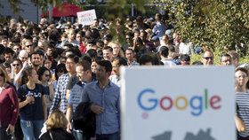 Zaměstnanci Googlu po celém světě přerušili na protest proti sexismu práci.