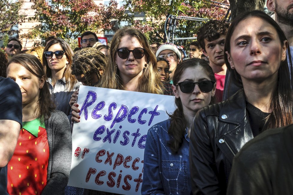 Zaměstnanci Googlu po celém světě přerušili na protest proti sexismu práci.