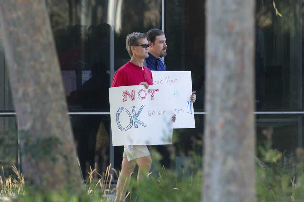 Zaměstnanci Googlu po celém světě přerušili na protest proti sexismu práci.