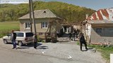 Slovenský Google Street View: Uvidíte policejní razii v romské osadě