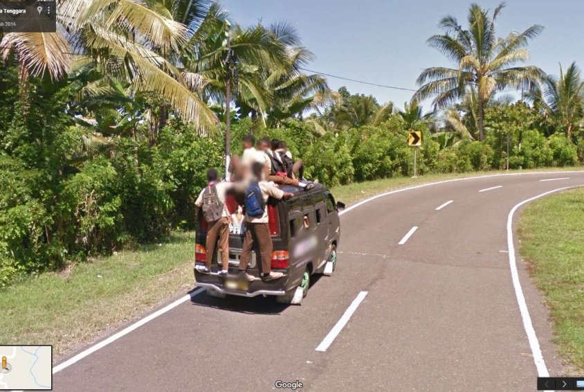 Úlovky z Google Street View: Školní verze indonéského autobusu