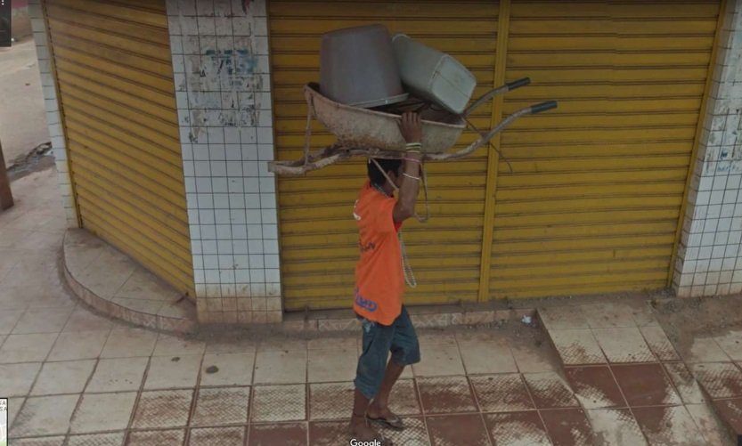 Úlovky z Google Street View: Když chybí kolo, použij hlavu!