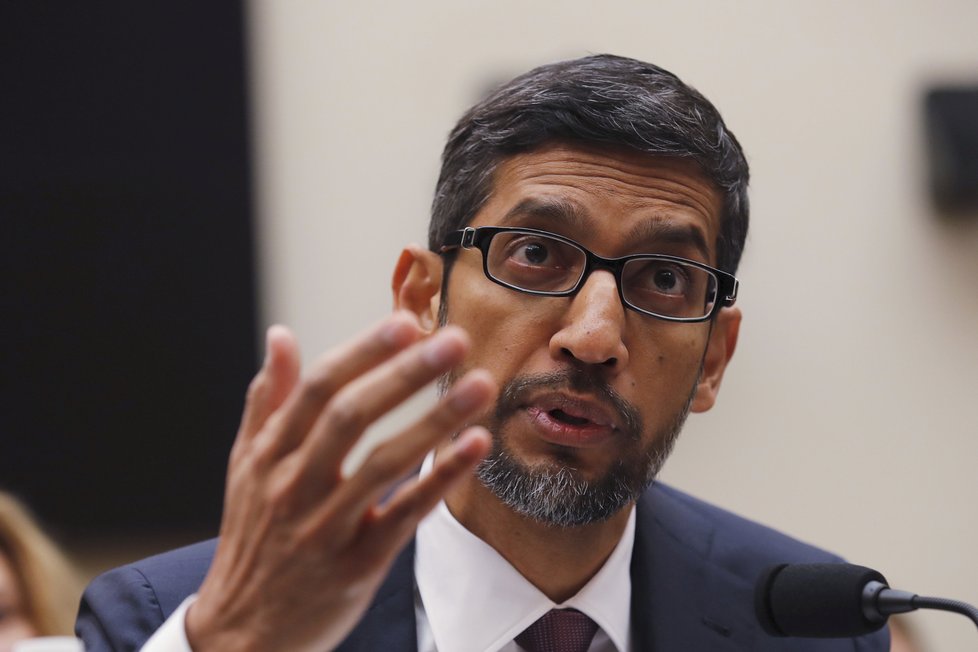 Ředitel Googlu Sundar Pichai na slyšení před americkým justičním výborem