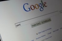 Google chystá změnu ve vyhledávání. Urážlivé weby odsune, postihne i rasismus