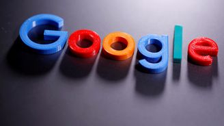 Google bohatne na cizím obsahu, ale platí jen malým vydavatelům. Snaží se tak uchlácholit média i Brusel