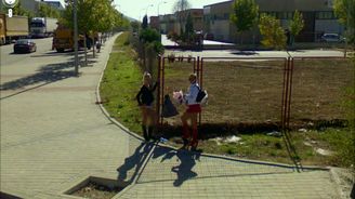 Prostitutky, pasáci a tak. Obyčejný den na Zemi podle Google Street View