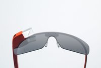 Google zveřejnil parametry inovátorských brýlí: Glass však mohou poškodit dětem zrak!