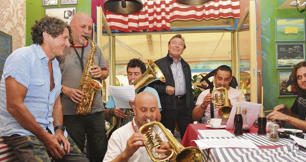 Zkoušky na vystoupení proběhly v srbské restauraci