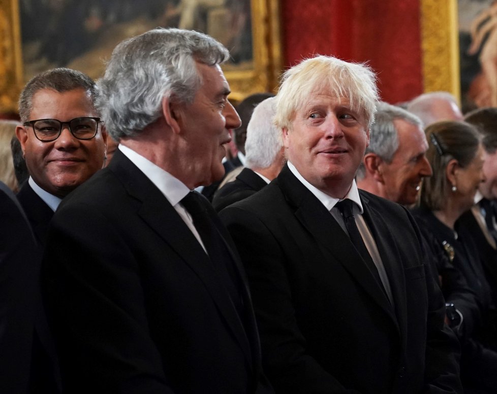 Bývalí premiéři Gordon Brown (vlevo) a Boris Johnson na Nástupnické radě.