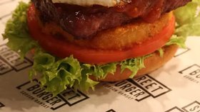 Gordon Ramsay sklidil kritiku za svůj nový burger.
