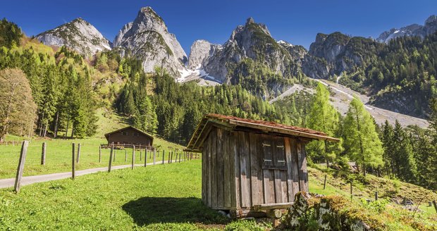 Čeští turisté, pozor: V Alpách hrozí sesuvy půdy. Už uvěznily 80 lidí