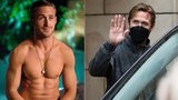 Hollywoodský fešák Ryan Gosling okupuje centrum Prahy! Střílečky a honičky v autech