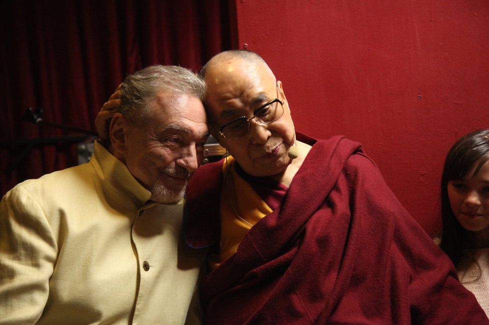 Karel Gott se setkal s Jeho Svatostí dalajlamou.