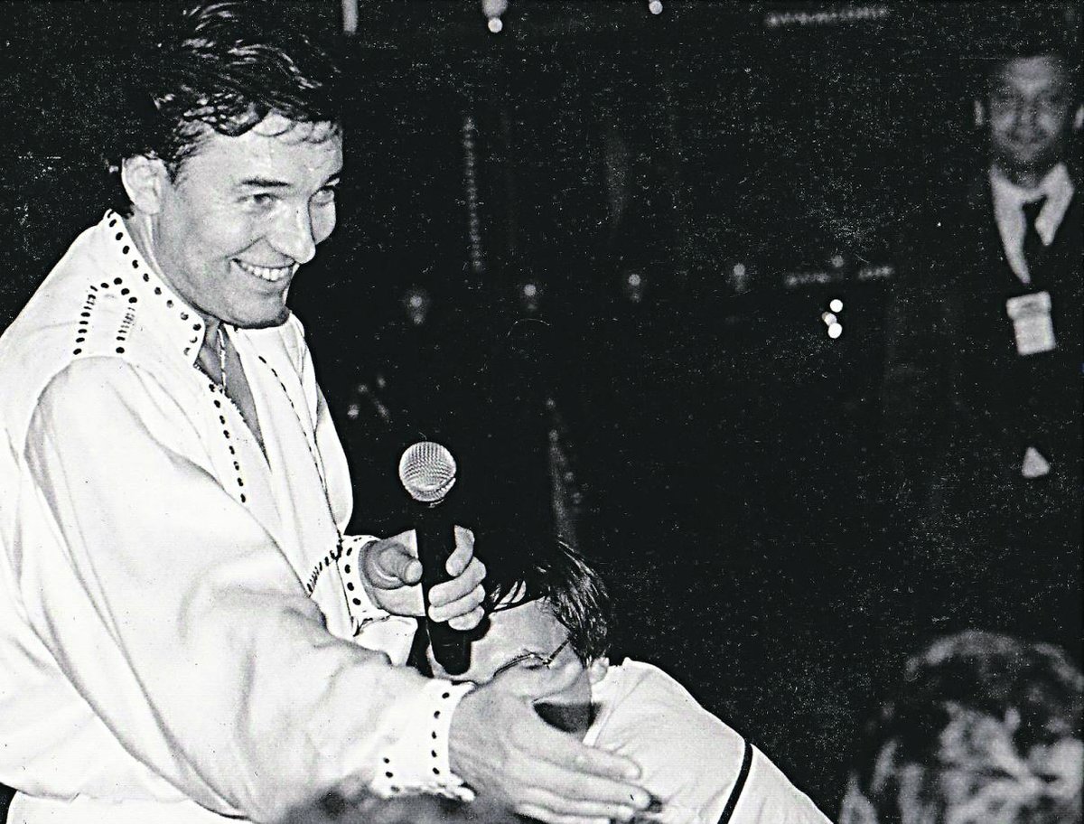 Karel Gott v ohozu jako Elvis Presley.