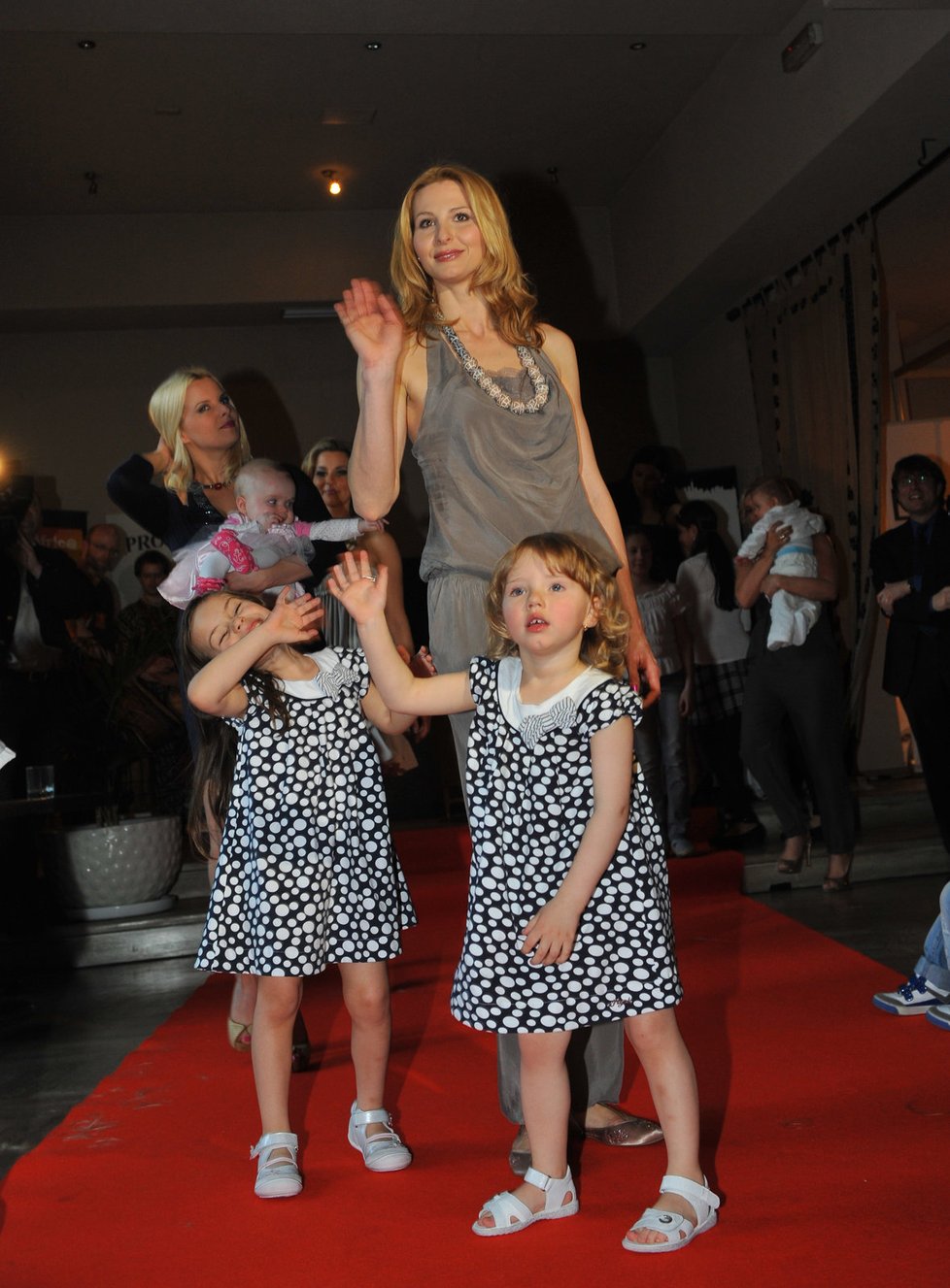 Ivana Gottová s dcerami na módní přehlídce