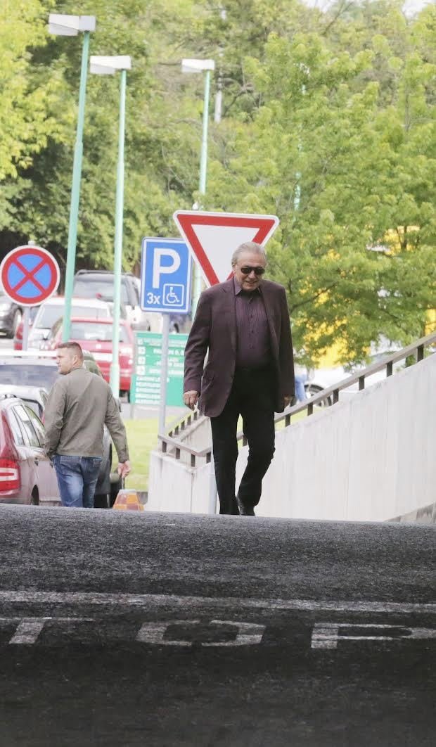 Karel Gott na vyšetření srdce v nemocnici.