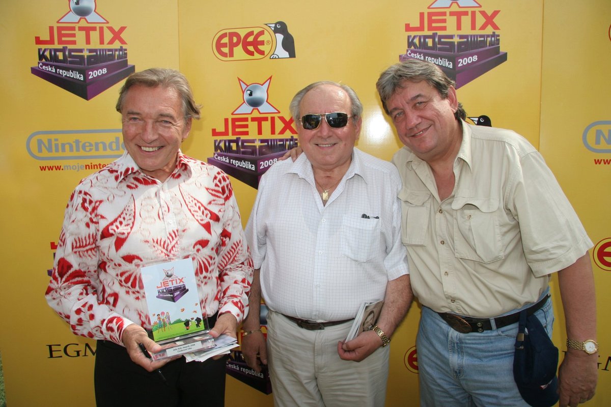 2008 Karel Gott se svým řidičem Oldřichem Havránkem a s fotografem dokumentaristou Františkem Jiráskem na Jet Kids Awards.