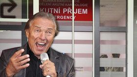 Karel Gott je v nemocnici. Zradilo ho zřejmě srdce, se kterým má potíže už dlouho.