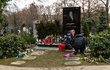 13. 1. 2020, 10:45 hod., Praha-Smíchov. Hřbitovní správa uklízela následky po pondělním požáru.