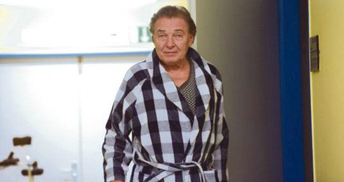 Karel Gott je v nemocnici a nezabírají antibiotika