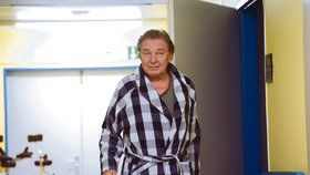 Karel Gott v nemocnici (archivní foto)