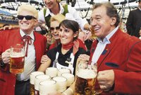 Karel Gott na Oktoberfestu: To pivo je božské!