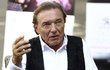 Karel Gott (75) po týdnech mlžení přiznal zdravotní problémy.