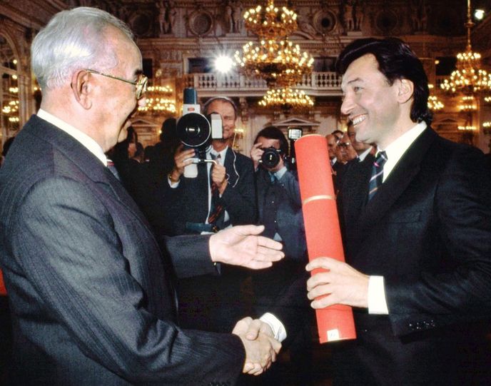 Karel Gott s Gustávem Husákem