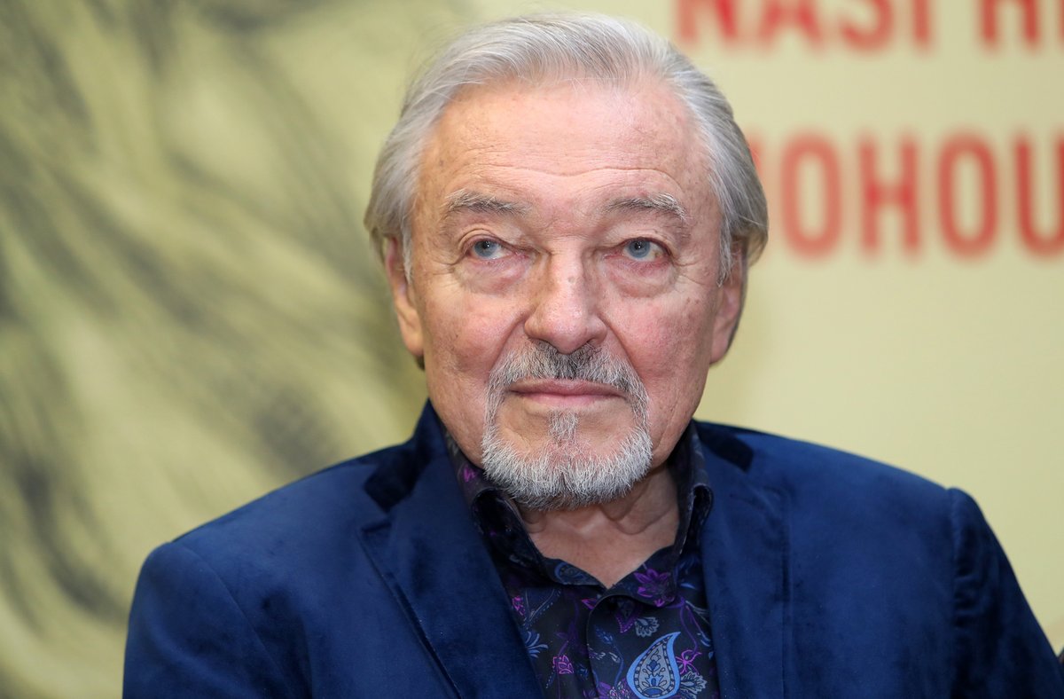 Zpěvák Karel Gott (†80). 