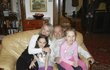 S tátou Karlem a sestřičkami Charlottkou a Nellinkou.