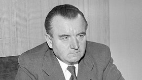 Klement Gottwald - První komunistický prezident (1948–1953). Za jeho vlády došlo na počátku 50. let k mnoha politickým vykonstruovaným procesům, bylo vyneseno přes 230 rozsudků smrti.