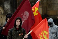 Mladí rudí: S Leninem se klaněli Gottwaldovi