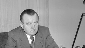 Klement Gottwald - První komunistický prezident (1948–1953). Za jeho vlády došlo na počátku 50. let k mnoha politickým vykonstruovaným procesům, bylo vyneseno přes 230 rozsudků smrti.