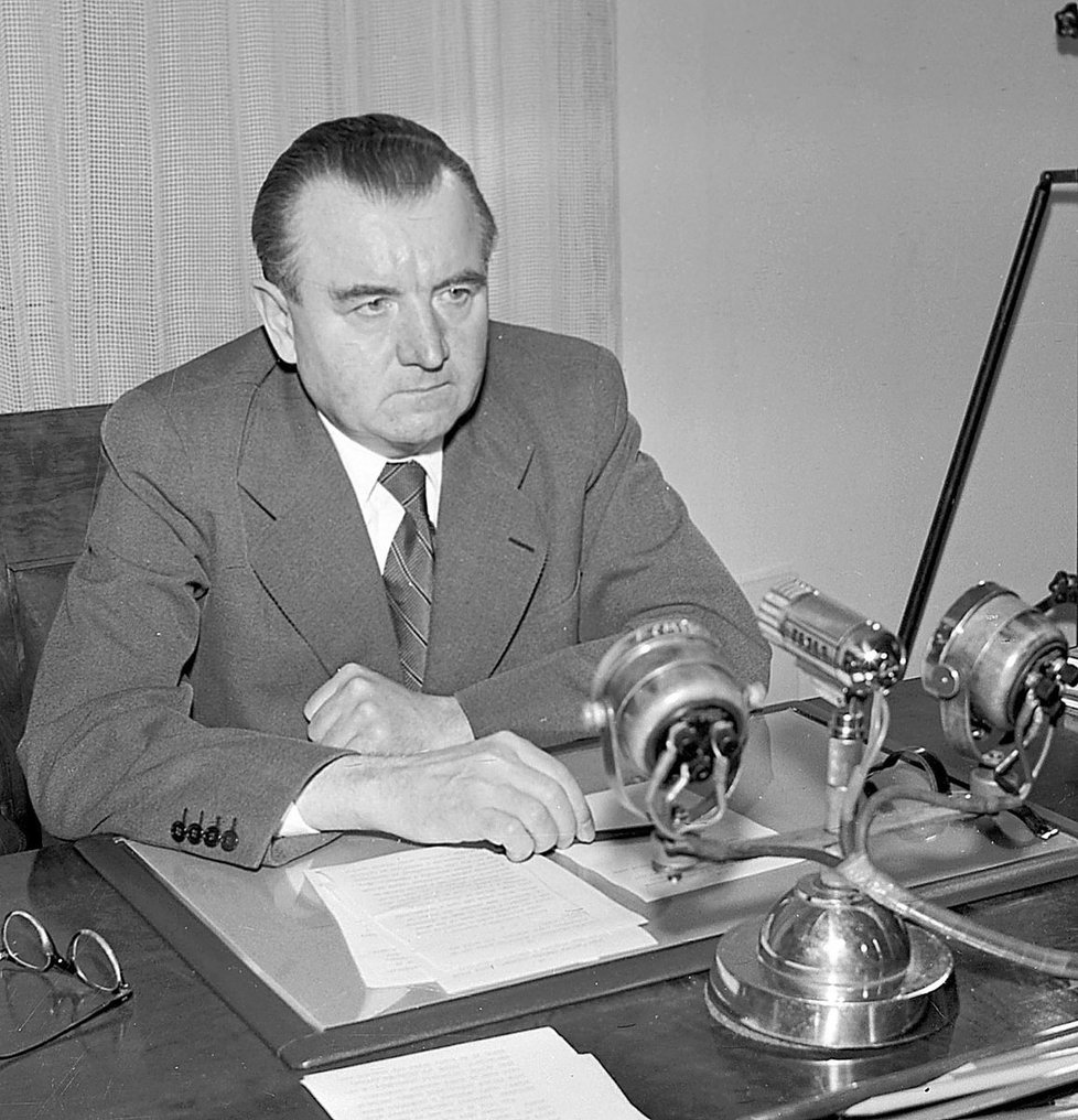 Klement Gottwald – První komunistický prezident (1948–1953). Za jeho vlády došlo na počátku 50. let k mnoha politickým vykonstruovaným procesům, bylo vyneseno přes 230 rozsudků smrti.